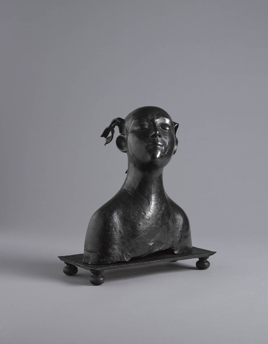 HUMMING HEAD, 1990 by Carolyn Mulholland sold for 3,600 at Whyte's Auctions