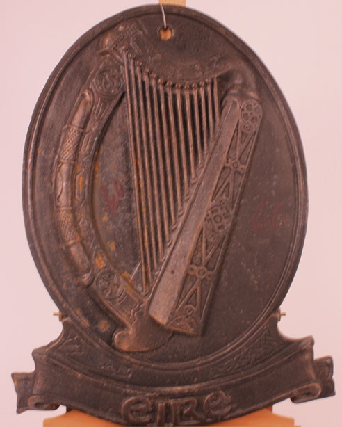 20th Century: Irish government building harp sign at Whyte's Auctions