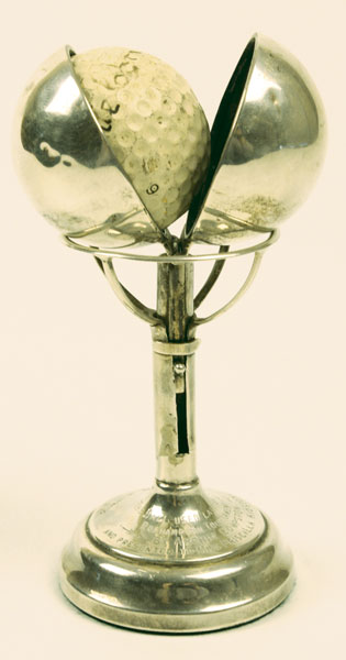 Golf 1935: Roehampton Tournament silver golf ball presentation piece at Whyte's Auctions