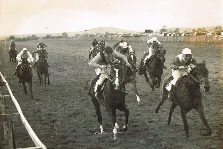 Horse Racing 1940s-50s: Curragh and Naas Races press photographs at Whyte's Auctions
