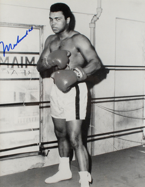 Boxing: Muhammad Ali signed photograph at Whyte's Auctions