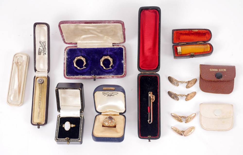 Collection of gold jewellery. at Whyte's Auctions