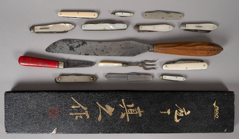 Collection of pocket knives, also a Dublin 19th century breadknife (14). at Whyte's Auctions