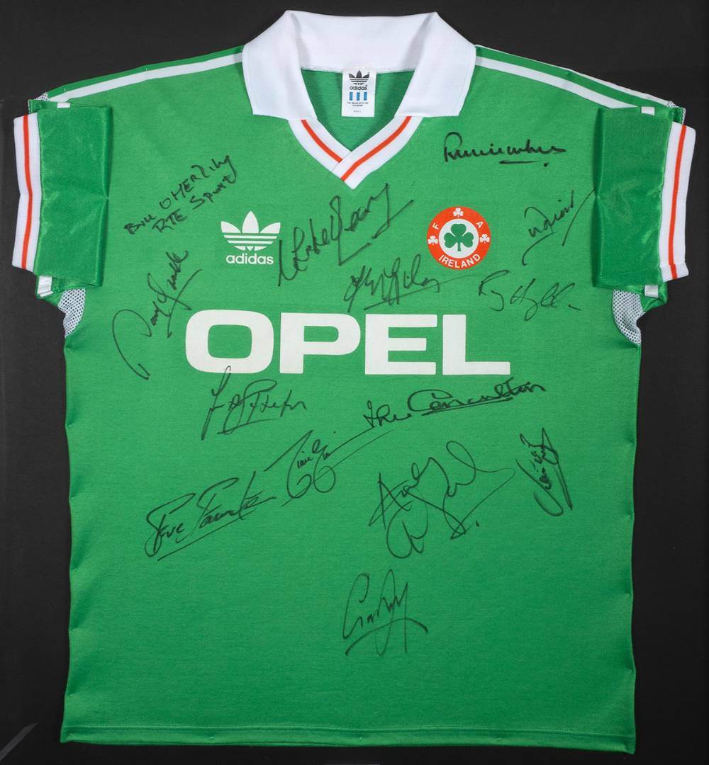 Football. 1990 Ireland jersey signed by Jack Charlton, Paul McGrath, Ray Houghton and others. at Whyte's Auctions