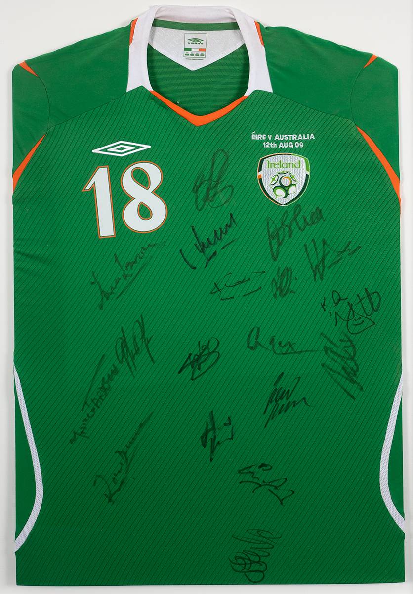 Football (soccer). 2009 Republic of Ireland v Australia signed match issue shirt. at Whyte's Auctions