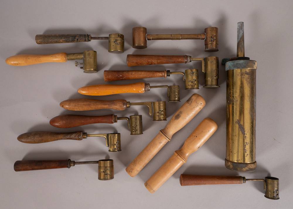 18th/19th century gunpowder measures collection (12) at Whyte's Auctions