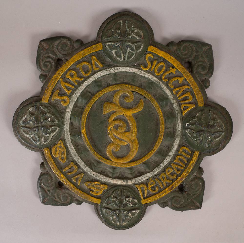 1920s 'Garda Sotcna' barracks plaque. at Whyte's Auctions