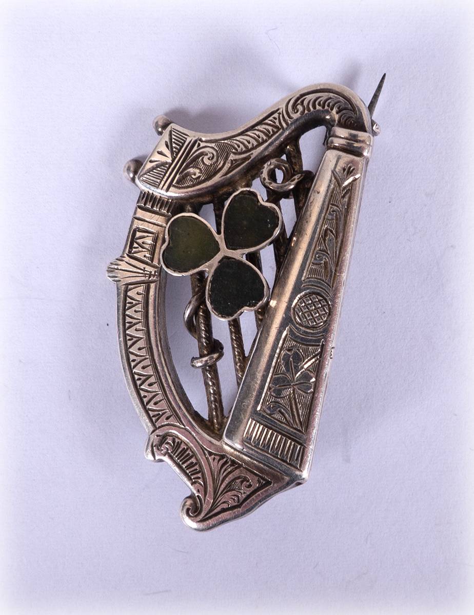 1923. Silver and green enamel Irish harp badge. at Whyte's Auctions